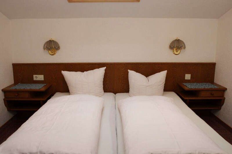 Bedroom with double bed in apartment 320 in the Hotel Garni Sonnenheim