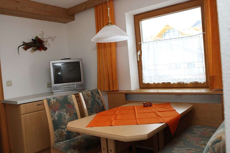 Apartment 321 with dining area in the Hotel Sonnenheim