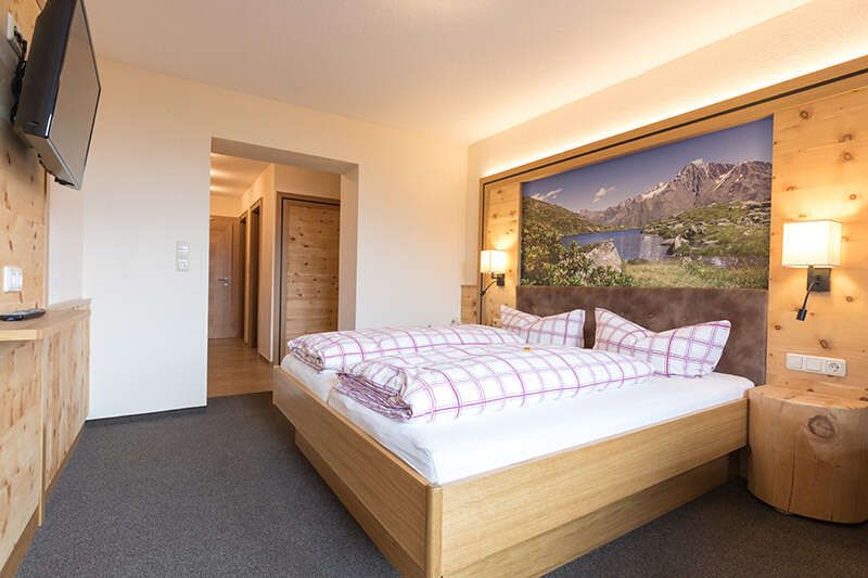 Double room south in the Hotel Garni Sonnenheim in Fiss