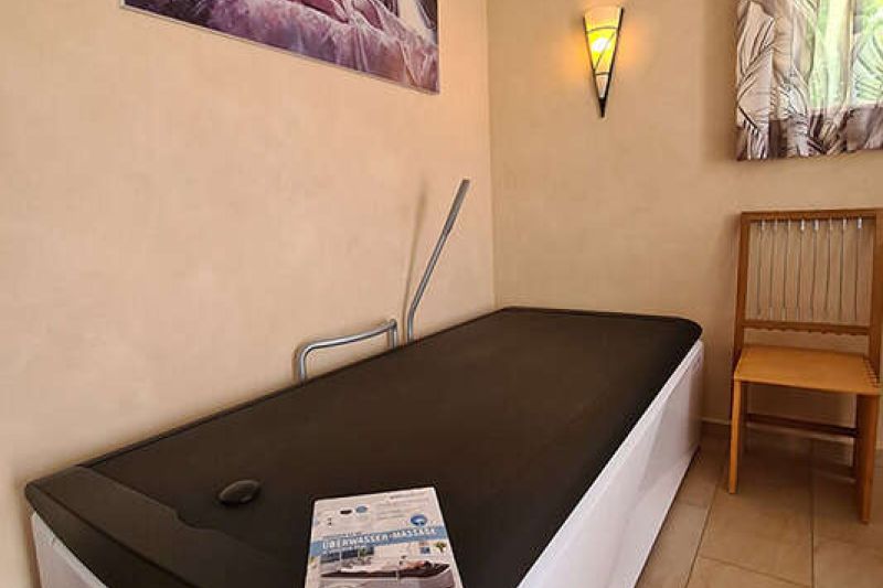 Wellsystem overwater massage in the wellness area of ​​Hotel Sonnenheim im Fiss