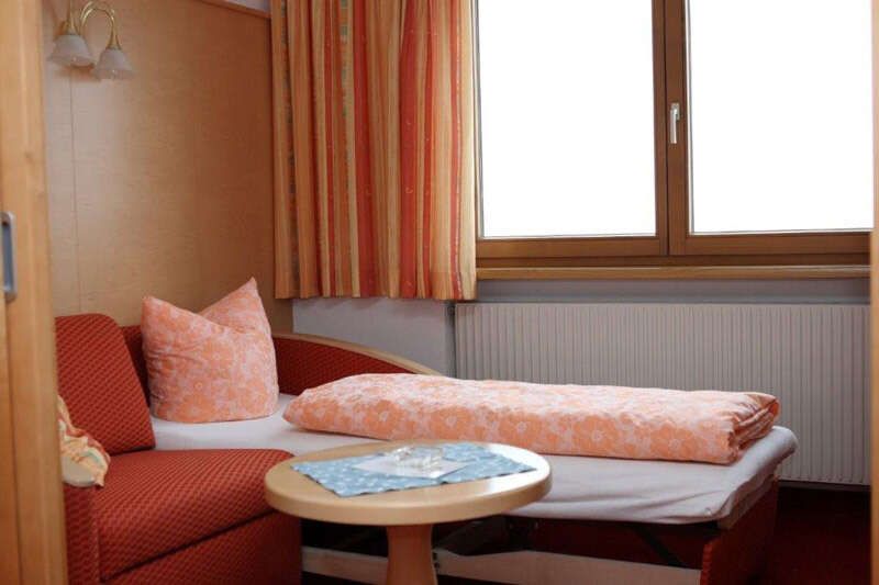 Familienzimmer Süd mit Einzelbett im Hotel Sonnenheim